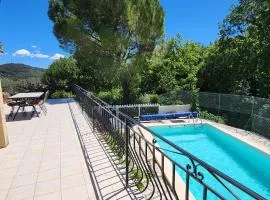 Villa with pool, Calm, close to provencal village