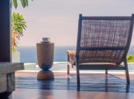 Villa Sana Amed with Panoramic Ocean Views & Infinity Pool, hotel di Amed