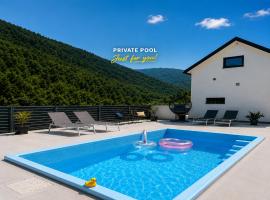 HOLIDAY HOUSE - River Bača, hotel i Most na Soči