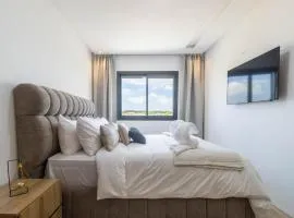 Pearl Stay - 2 Bedroom Apartment Near Airport
