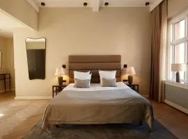 Ascot Hotel