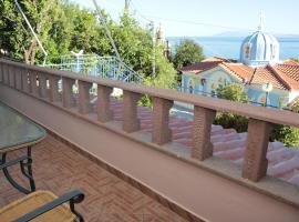 Paris-Irini Studios And Apartments, lejlighedshotel i Plomari