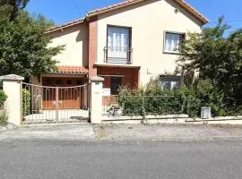 Maison ensoleillée très claire avec terrain clos 9 personnes