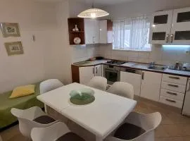 Apartment in Bol with terrace, air conditioning, WiFi, washing machine 3634-4