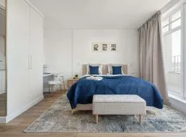 Eleganckie Studio Blisko Tężni Solankowych z Balkonem i Klimatyzacją by Renters Prestige