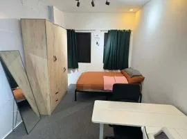Pet-Friendly 1BR Townhouse w Fast Wi-Fi
