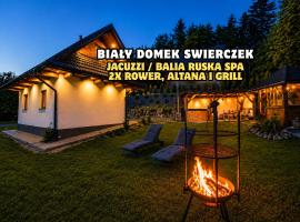 Biały Domek Świerczek - Jacuzzi, Balia Ruska SPA, Rowery, Altana i Grill w Słopnice, hótel í Słopnice