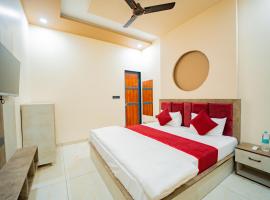 Hotel Galaxy 700 - A Luxury Hotel Near KhatuShyamJi Temple: Khātu şehrinde bir otel