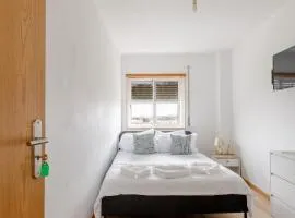 Cozy Private Room Quiet Lisbon Easy Transport Great Value