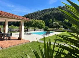 Apartamento en bloque vivienda con piscina y barbacoa a 15 min de la playa