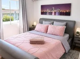 Modern Unit Near CBD & Beach, Free Parking