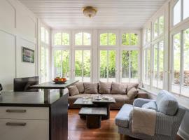 VILLA KAETHE am Kurpark - moderne & stilvolle 65qm Ferienwohnung nahe Strand, hotell sihtkohas Warnemünde