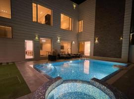 Villa with private Pool A, Hotel in Al Khīrān