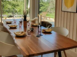 Cozy Family Summer House Near Høve Beach, Hotel in Vig