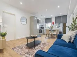 Coulsdon Grand - Sleeps 8 - 5 BR - Free Parking