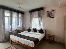 The Himalayan Munros, hotel i Chaubattia