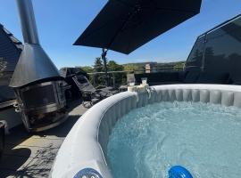 Vollklimatisierte Maisonette Wohnung -Whirlpool, Dachterrasse, Weitblick, Fahrstuhl, Kliniknähe, Hotel in Bad Salzuflen