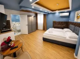 Mini Studio N6 private Bathroom and Kitchenette