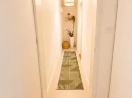 Modern & Peaceful City Apartment