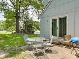 2-Level Townhome w/ Patio 4 Mi to Kansas Speedway!