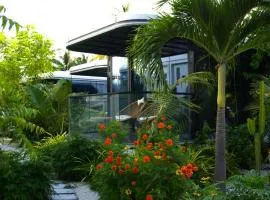 Sunny Pavilion Thoddoo