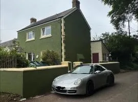 Llysawelon 2-Bed Cottage Sleeps 5 Pets Ok