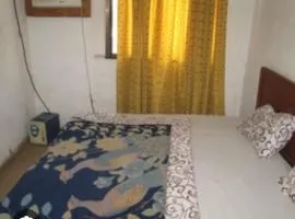 Motel 5 Hotel, Ajah