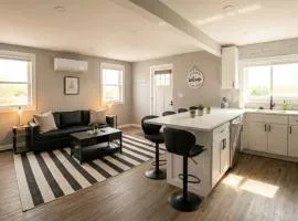 Sleek Modern Villa - Centrally Located