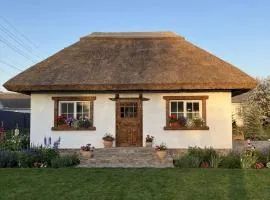 Thatch Guesthouse with Banya & Jacuzzi, Near Beach