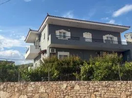 Leonoras Family Apartment