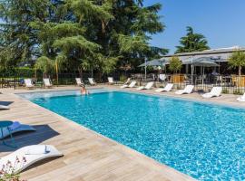 Novotel Pau Pyrénées, hôtel à Lescar