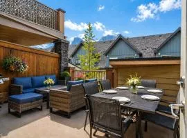 Peaks n' Patio - 3 Bedrooms, Pet Friendly, Gym, Outdoor Hot Tub