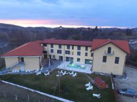 SPA Roero Relax Resort, hotell med basseng i Canale