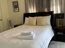 Studio with private entrance near Downtown Jax