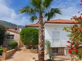 Tyros House - Costal Escape Just Steps From The Beach