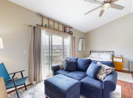 Bethany Beach Inn - 39634 Jefferson Bridge Rd #201, хотел в Бетъни Бийч