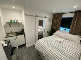 UNLIMITED-PEACE PRIVATE STUDIO APARTMENTs