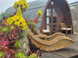Cape Cornwall Pod with vast sea views, Hotel in St Just