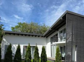 Cottage RoKSa 2, hotel i Slavske