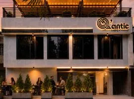 Qantic Lodging & Rooftop