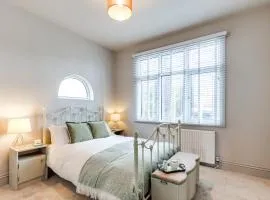 Spacious 4 bed, 1 bath Bungalow, Southend, Essex
