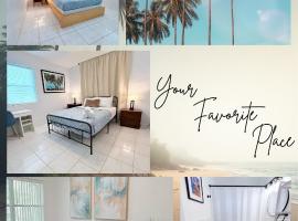 Las Palmas, Hotel in Biscayne Seaplane Base