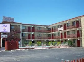 Cloud 9 Inn - Beach Hotel