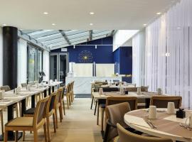 Mercure Paris la Défense Grande Arche, khách sạn ở Nanterre