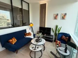 Luxury Flat Sleeps 4 Parking Gym Workspace