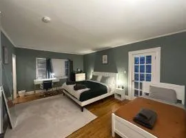 -No66- Fancy Room in a House - 2 beds - Steps to Boston College & Green Line at Brighton Boston