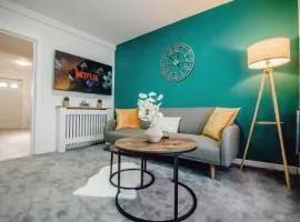 Modern Cosy Apartment Free Parking 10 PPL