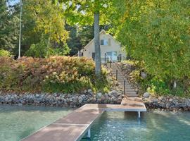 Walloon Lake Cottage, hotel din Boyne City