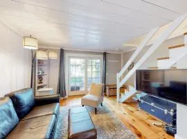 Maushop Village Beach Getaway