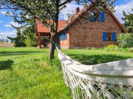 Wyspa Świerków, hotel u gradu Lipusz